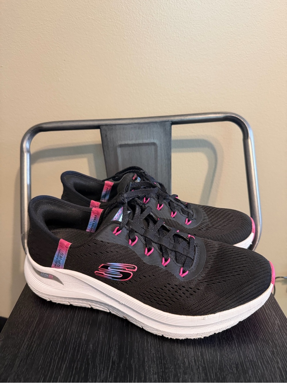 Skechers Arch Fit Black Pink Walking Shoes Size 9.5